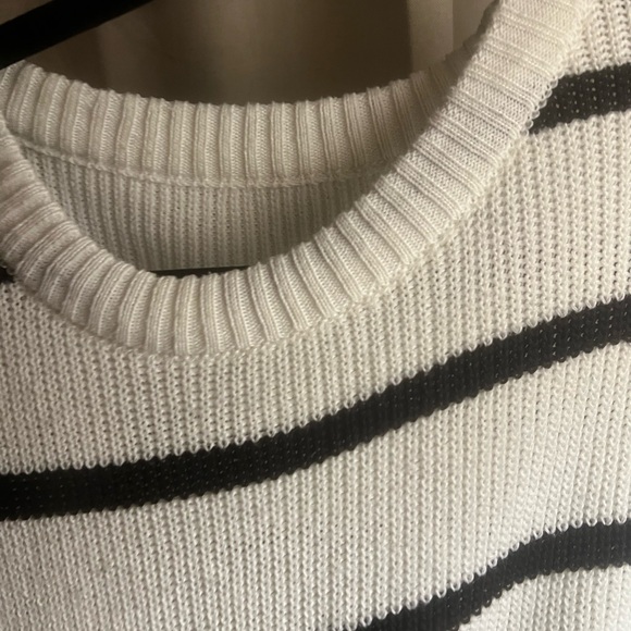 🖤Striped Knit Sweater Vest🖤 - Picture 2 of 4